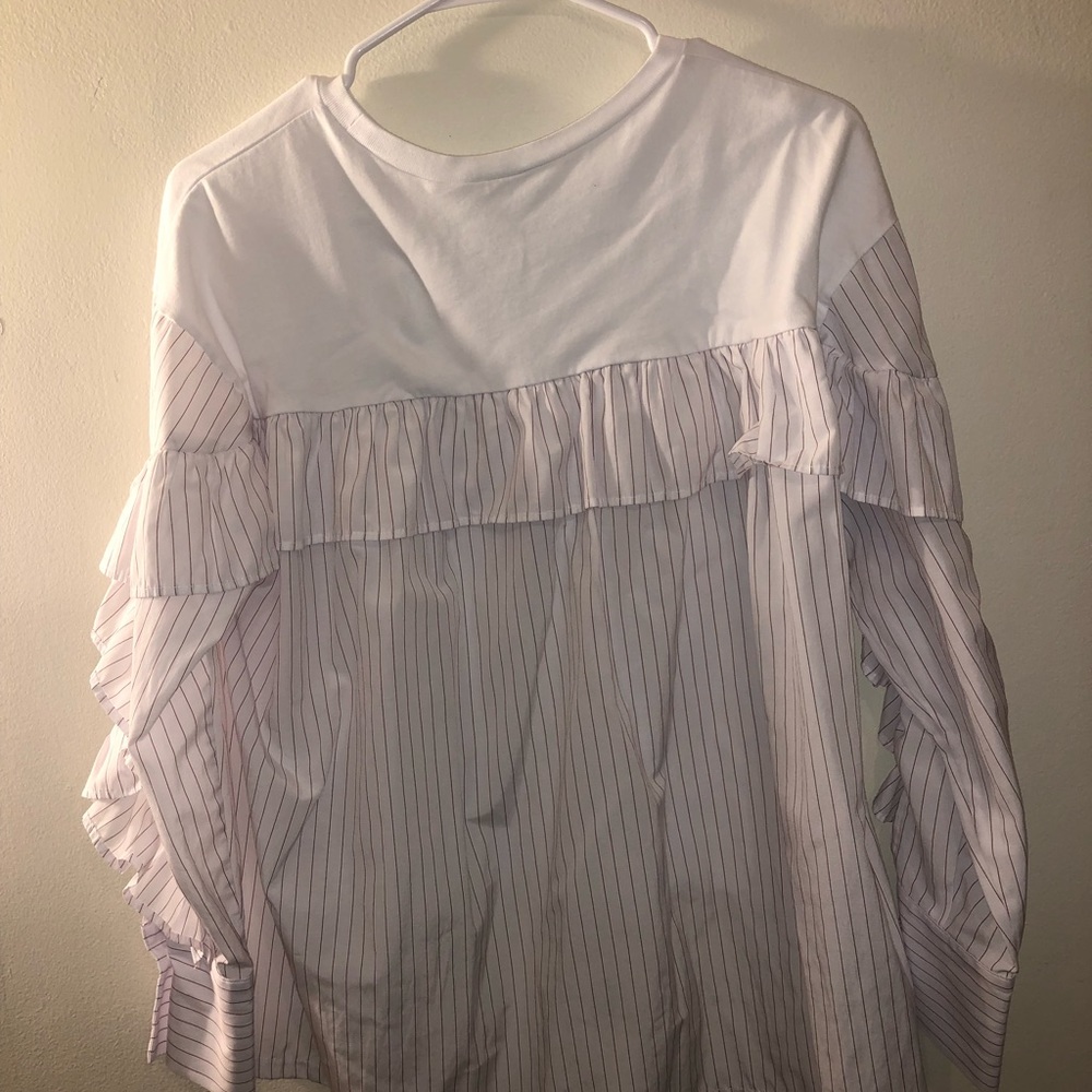 Size small Zara ruffle top. Worn very few times